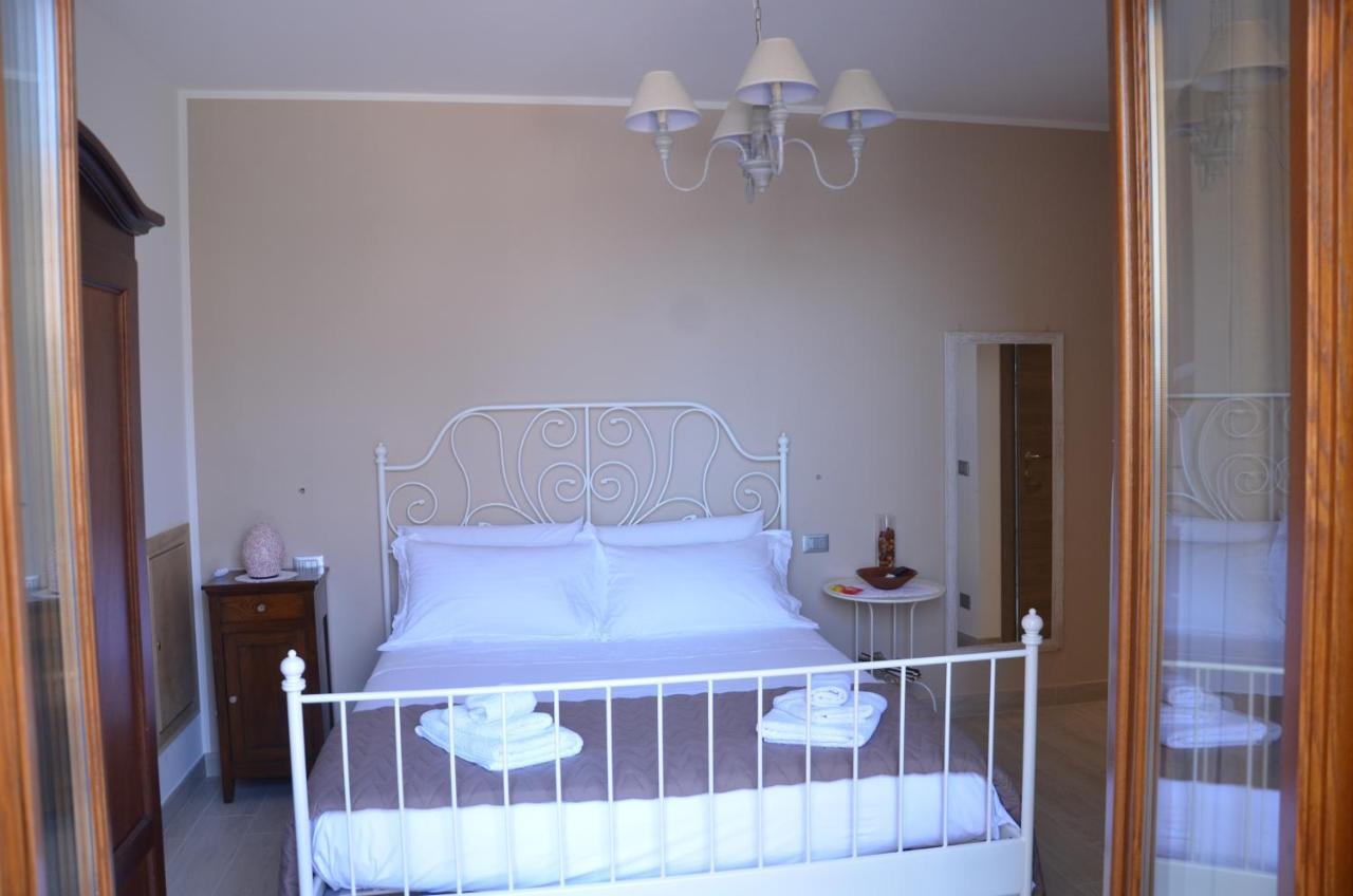 B&B Le Tre Fate Varraze Exterior foto